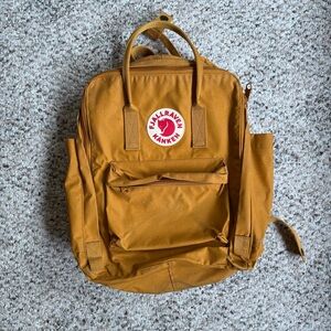 Fjallraven Classic Kånken Backpack - Warm Yellow (Ochre)